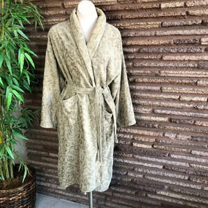 Nancy Koltes Fine Linens Sage Green Textured Terry Robe Large